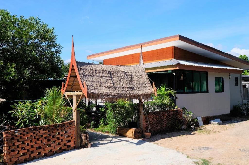 Oyo 503 Phuket Numnoi Hotel Bang Tao Beach  Exterior photo