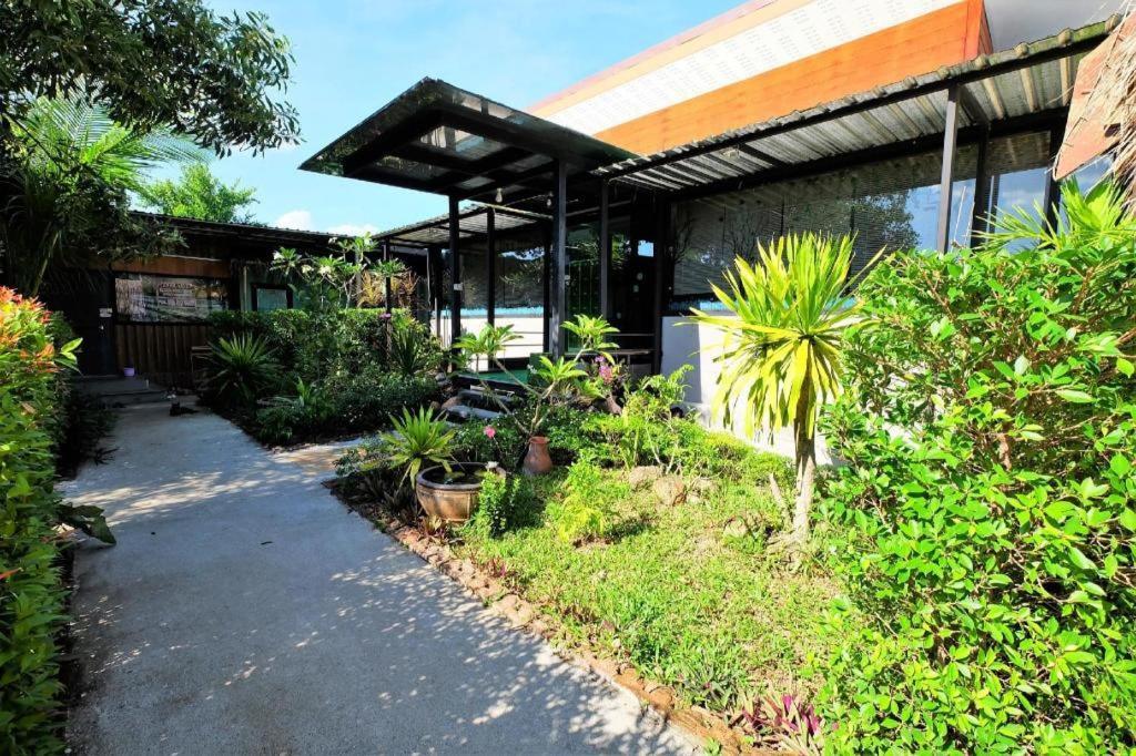 Oyo 503 Phuket Numnoi Hotel Bang Tao Beach  Exterior photo