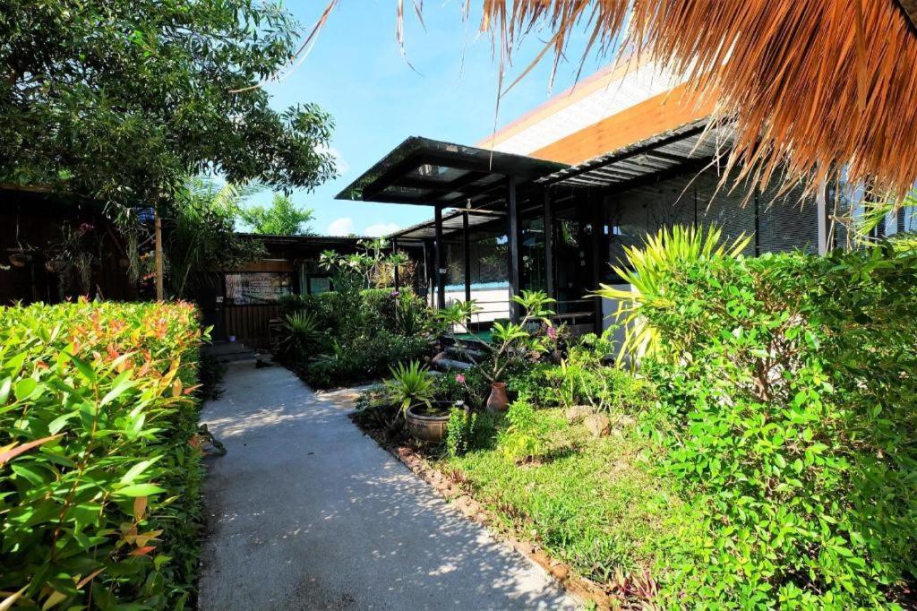 Oyo 503 Phuket Numnoi Hotel Bang Tao Beach  Exterior photo